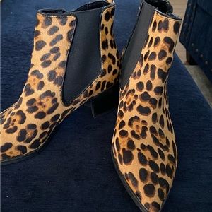 Nine West size 10 animal printed booties